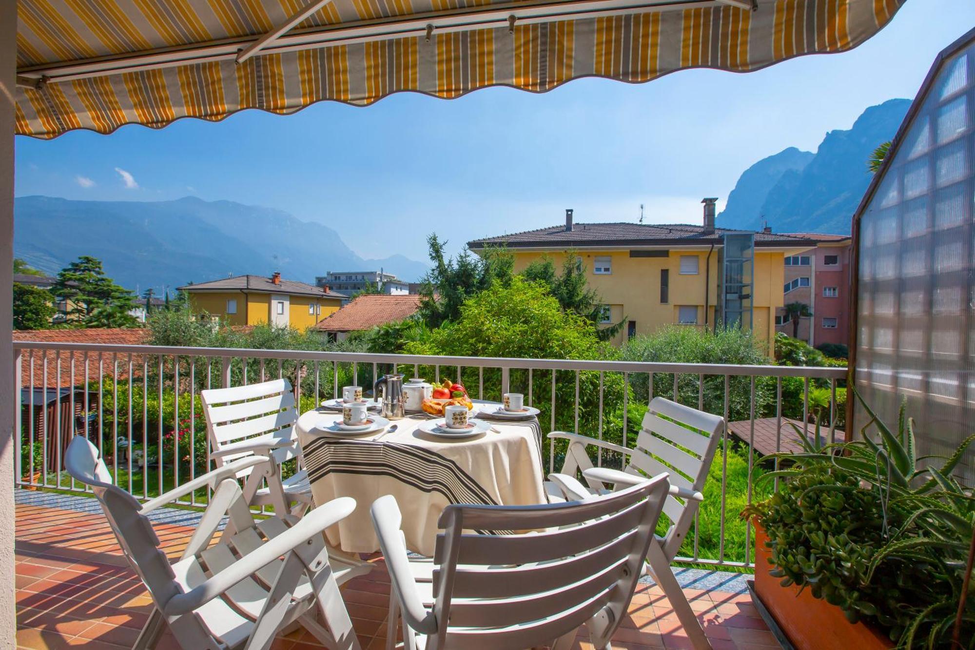 Appartamento Emma - Happy Rentals Riva del Garda Luaran gambar
